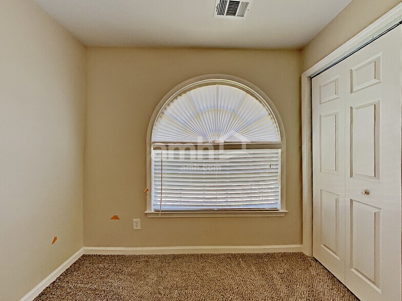Building Photo - 590 Oxford Crest Ct NW