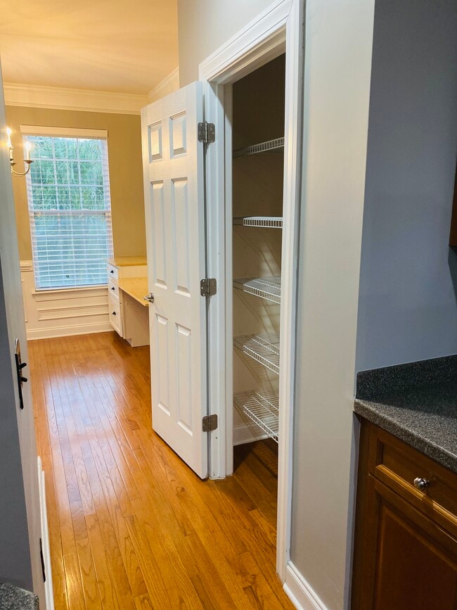 Building Photo - 9035 Parlor Dr