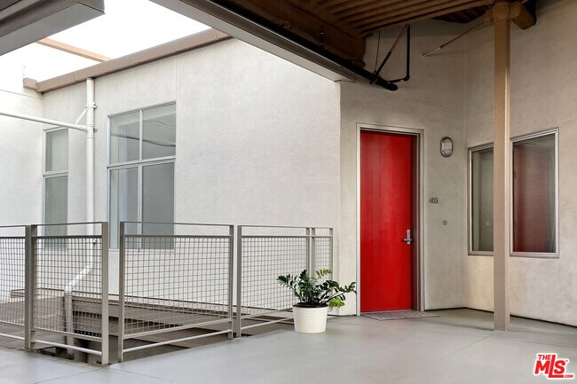 Building Photo - 1130 Flower St