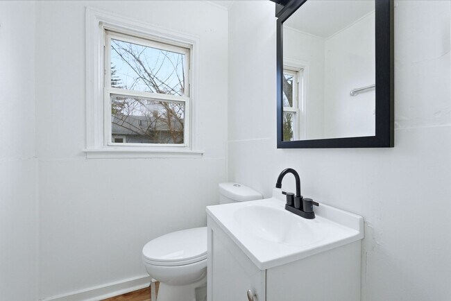 Building Photo - Freshly Updated 3BR Home with Garage & Carport