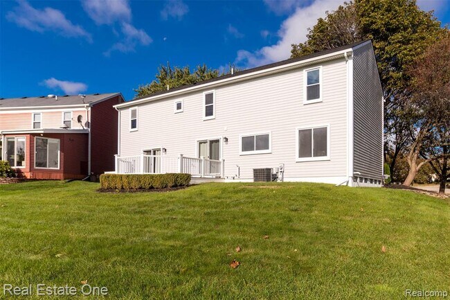 Building Photo - 5485 Hammersmith Dr