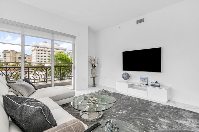 Building Photo - 155 E Boca Raton Rd