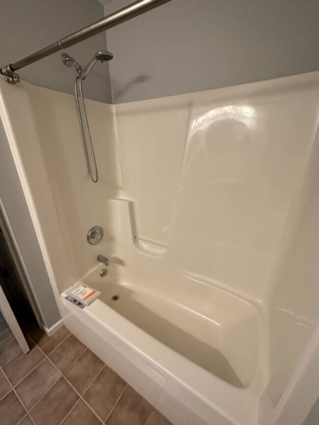 Building Photo - 2BR / 2BA Condo with Stunning Lake Views –...