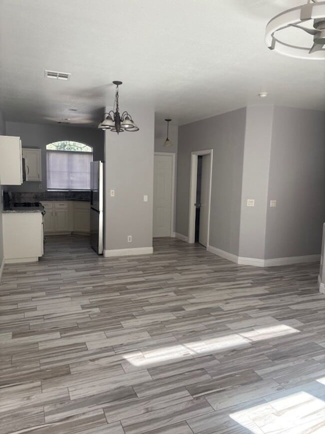 Building Photo - one story house with 3 bedrooms