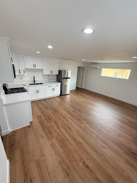 Building Photo - 9136 Clancey Ave