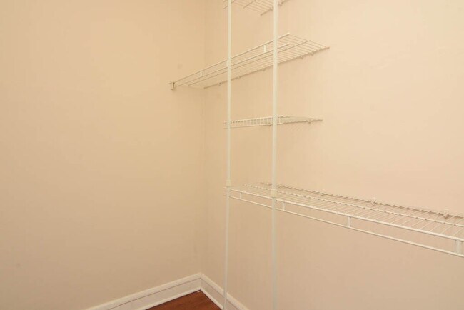 Building Photo - 2832 N Burling St