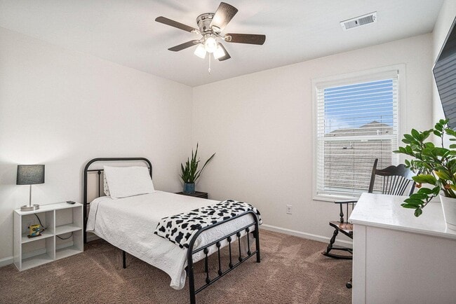 Building Photo - 252 Hyrne Dr