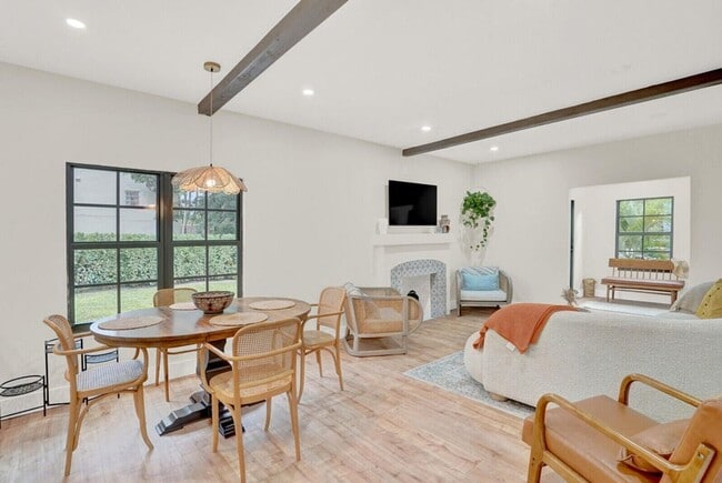 Building Photo - 727 Fernwood Dr