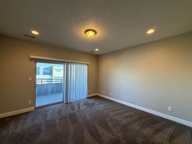 Building Photo - 3 Bedroom Townhome Near Juan Tabo Blvd SE & Four Hills!