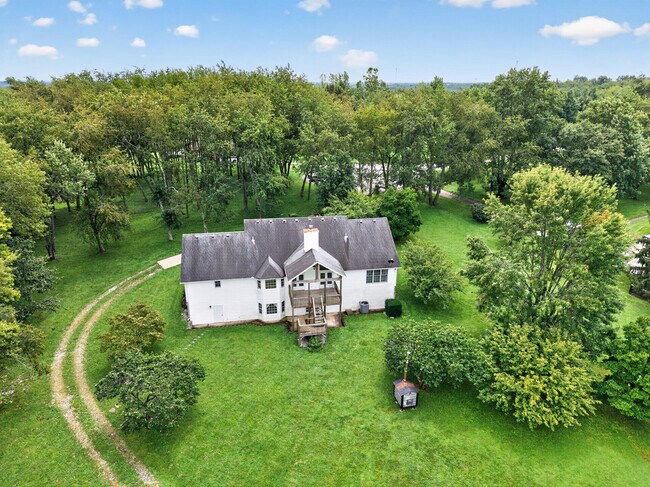 Building Photo - 133 Foxtail Dr