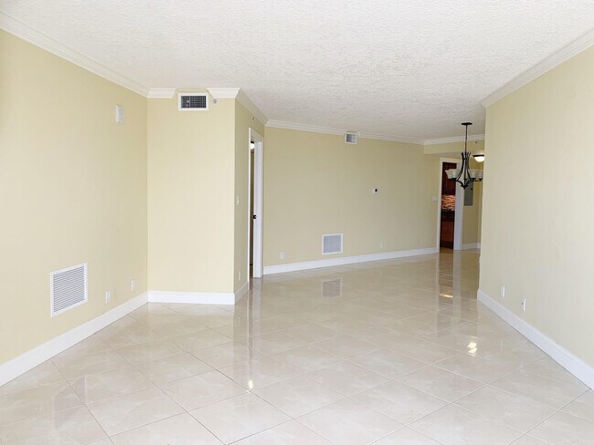 Building Photo - 3000 N Ocean Dr