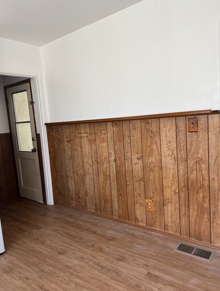 Kitchen - 1641 Maltman Ave