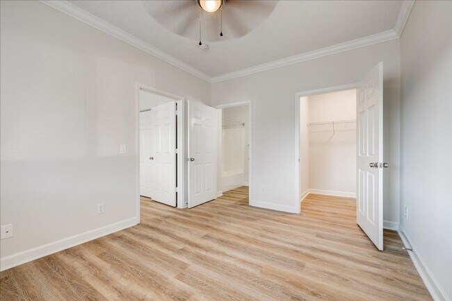 Building Photo - Evansville, IN**** Crown Moulding**** 2 Be...