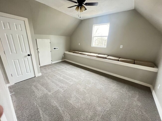 Building Photo - 3 Bed 2 Bath Springfield, Missouri