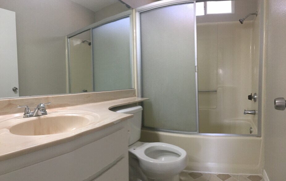 Hall Bathroom- Bath 1 - 15756 Meseta Rd