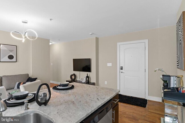 Building Photo - 417 18th St NE