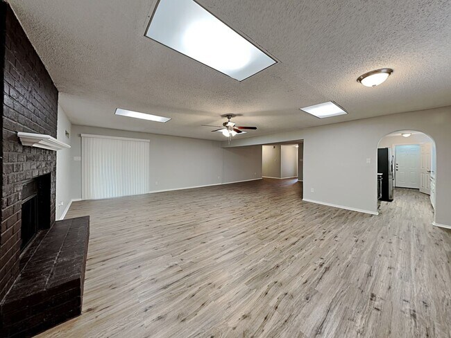 Building Photo - Coming Soon! 3 BR/2BA | Newly Renovated Single Family Home | Fenced backyard | In Mesquite