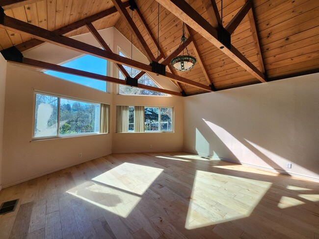 Building Photo - 3 Bedroom Country Home