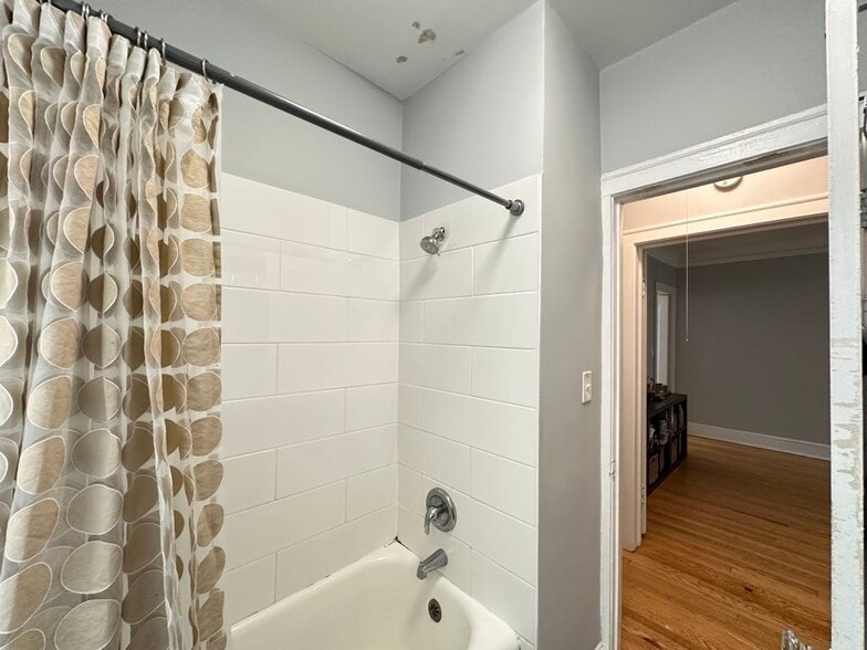 Building Photo - 805 Judson Ave