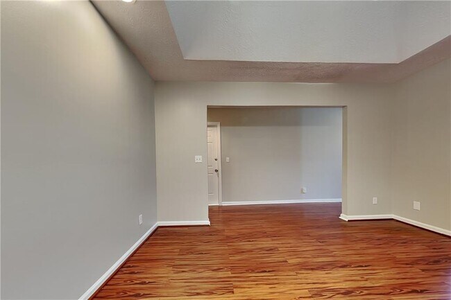 Building Photo - 677 Longbow Ct