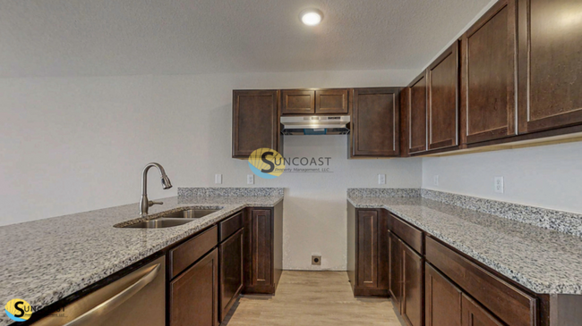 Building Photo - Move-in Ready! Gorgeous 1 Bed End Unit Apt...