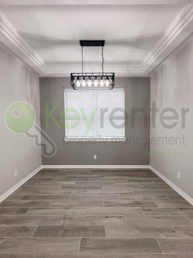 Building Photo - Stunning 3- bed/ 2.5 upgraded luxury townh...