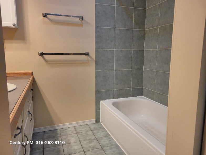 Building Photo - 1724 Stony Pt