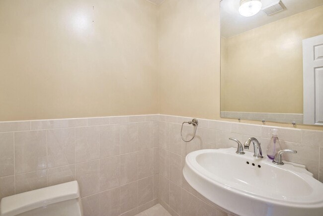 Building Photo - 10400 Parthenon Ct