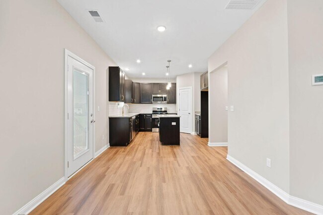 Building Photo - 109 Clearwater Dr