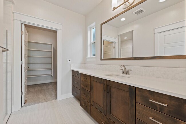 Building Photo - 2 bed 2.5 bath premium upgraded home in 55...