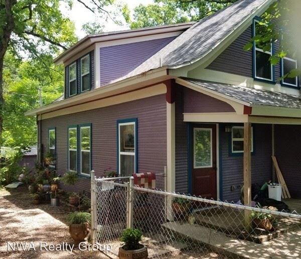 Building Photo - 3 br, 2 bath House - 700 E. Spruce Street