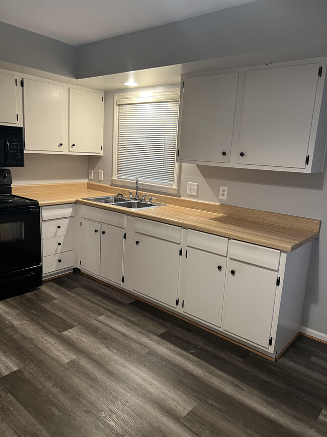 Building Photo - 4019 Winnepeg Way