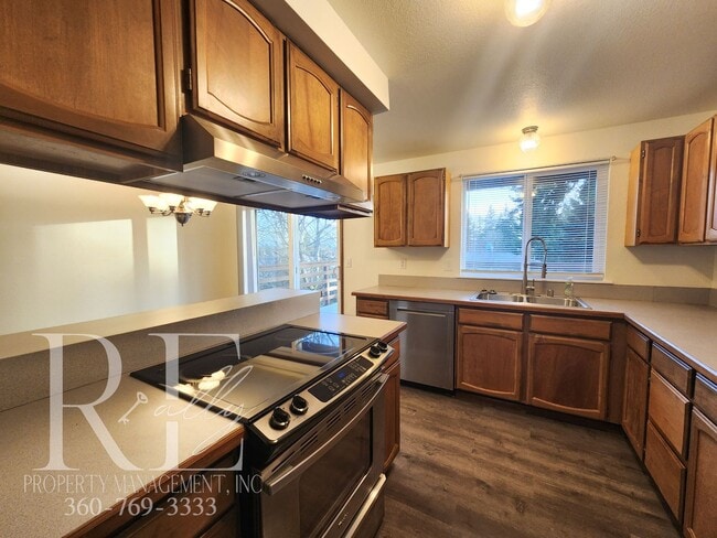 Building Photo - Remodeled w Heat Pump and Large Deck