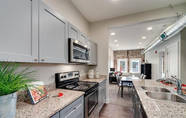 Primary Photo - 300 S Logan St