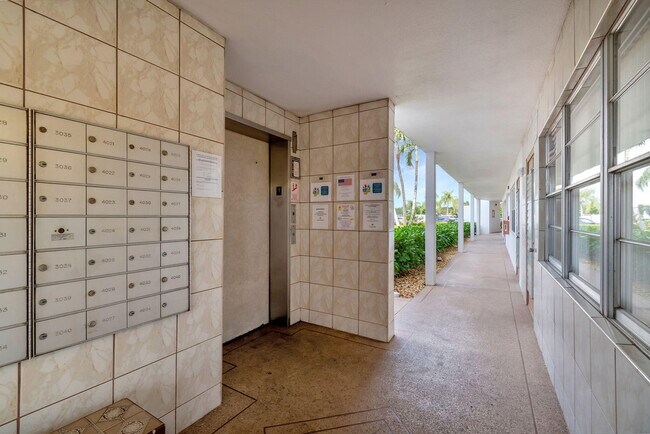 Building Photo - 3031 Cornwall B