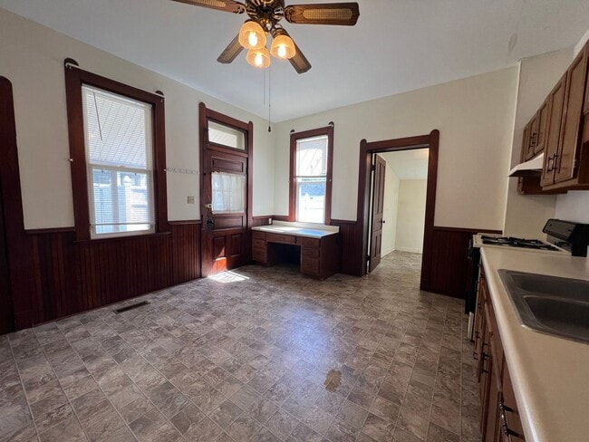 Building Photo - 1031-1033 S 11th St