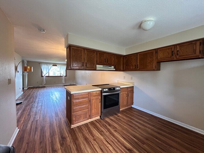 Building Photo - Recently Remodeled 2Bd/2Ba with Attached Garage in Longmont Duplex