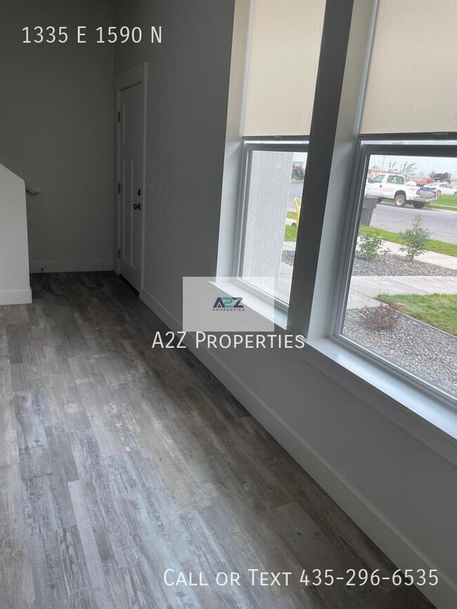 Building Photo - 1335 1590 N