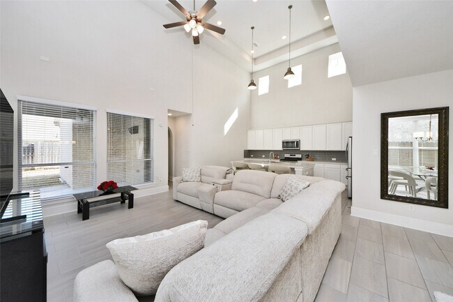 Building Photo - 7030 House Wren Ct