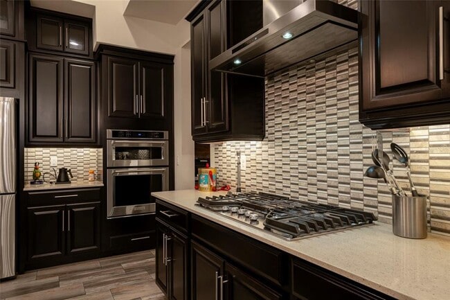 Building Photo - 8376 Via Vittoria Way