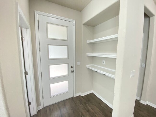 Building Photo - 2609 Amati Dr