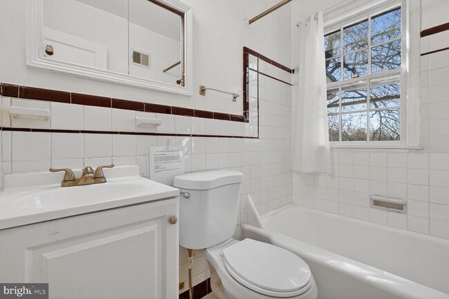 Building Photo - 5019 Kenesaw St