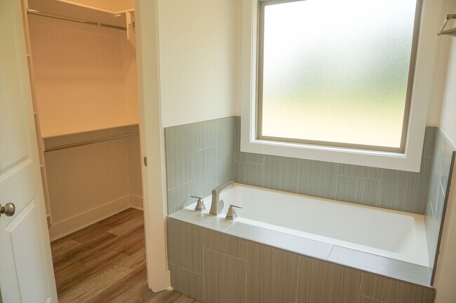 Building Photo - BRAND NEW 4 Bedroom, 2 Bath Home in Nettleton School District!