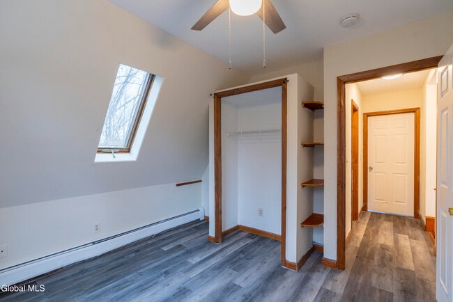 Building Photo - 4 Easy St