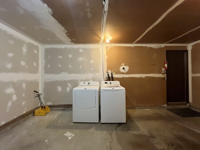 Building Photo - Single-Level 3-Bedroom Home with 2-Car Garage, Mini-Split AC, & Backyard Garden Space
