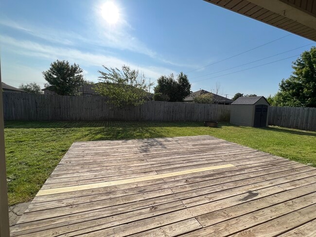 Building Photo - 210 Willow Dr