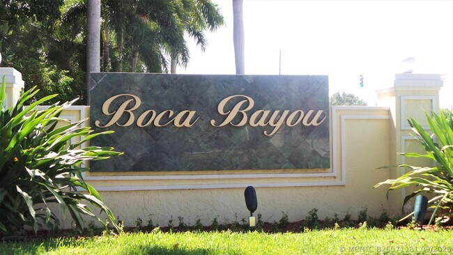 Building Photo - 17 Royal Palm Way