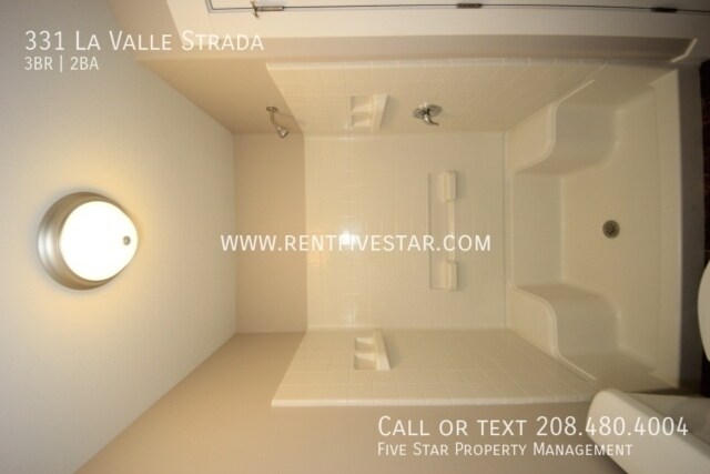 Building Photo - 331 La Valle Strada