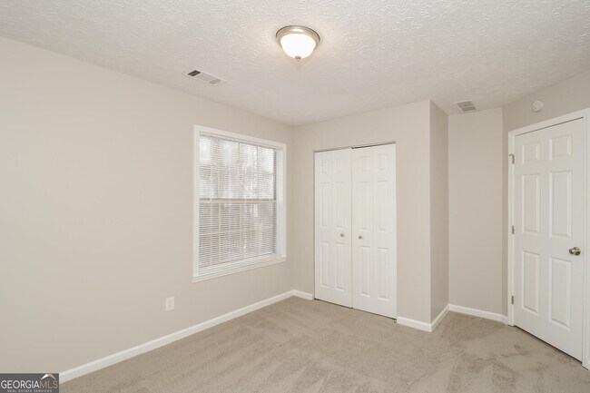 Building Photo - 3204 Rimrock Dr