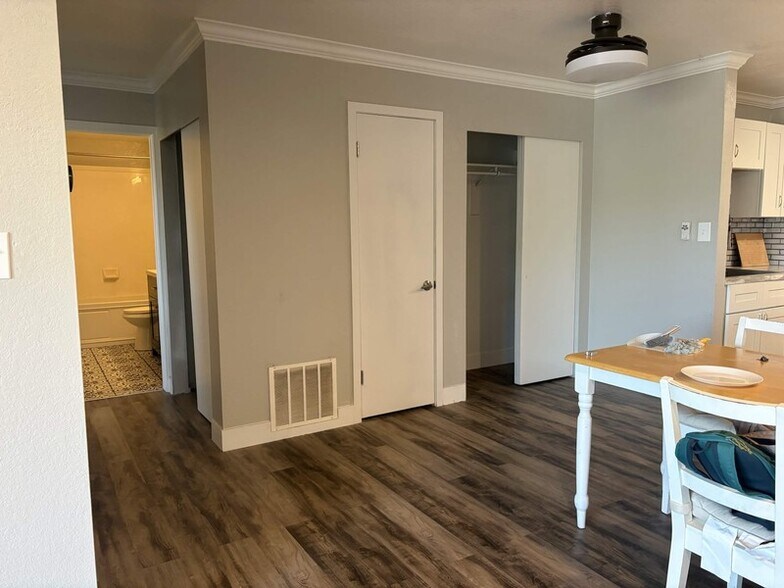 Building Photo - 110 S 800 E